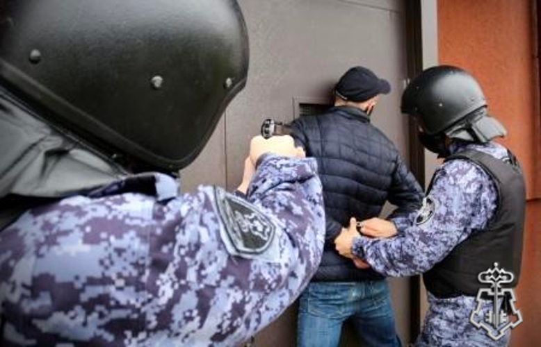 МУРМАНСКИЕ РОСГВАРДейцы ЗАДЕРЖАЛИ ГОСТЯ СТОЛИЦЫ ЗАПОЛЯРЬЯ, УСТРОИВШЕГО ДЕБОШ В ГОСТИНИЦЕ