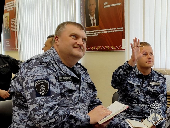 Сотрудники и военнослужащие Росгвардии приняли участие в интеллектуальной викторине, посвящённой Дню офицера
