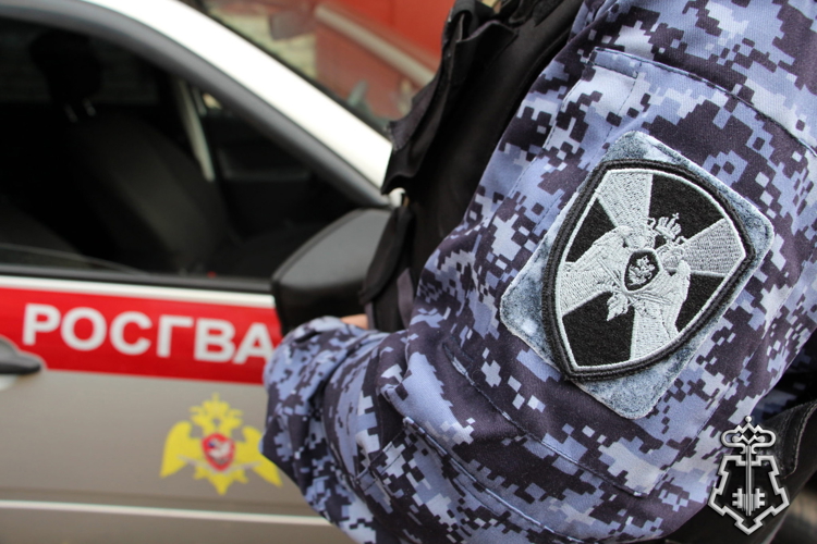 В Мурманске росгвардейцы выезжали по сигналу «Тревога» в отдел по вопросам миграции