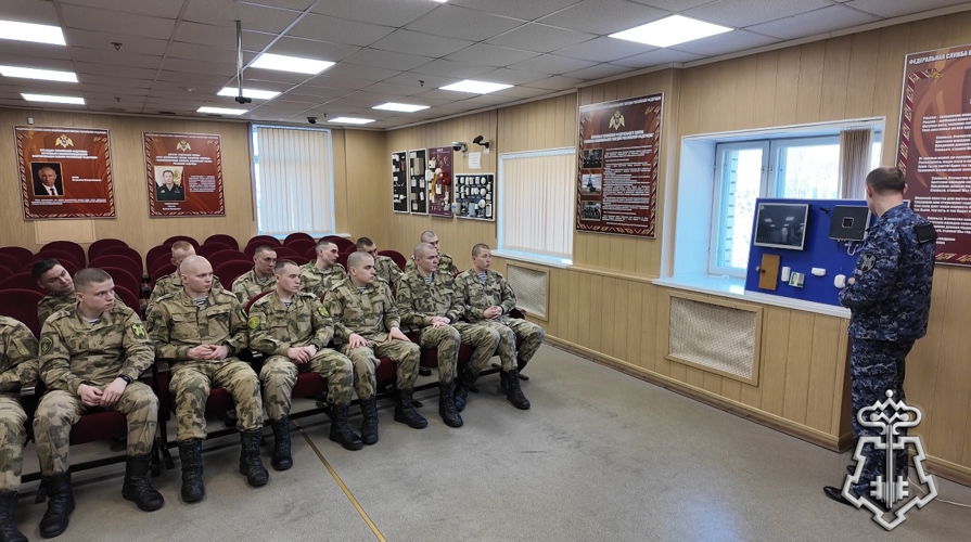 В МУРМАНСКЕ ВОЕННОСЛУЖАЩИЕ ПО ПРИЗЫВУ в МОРСКой ОТРЯД СЗО ВНГ РФ ПОБЫВАЛИ НА ДНЕ ОТКРЫТЫХ ДВЕРЕЙ В ОТДЕЛЕ ВНЕВЕДОМСТВЕННОЙ ОХРАНЫ РОСГВАРДИИ