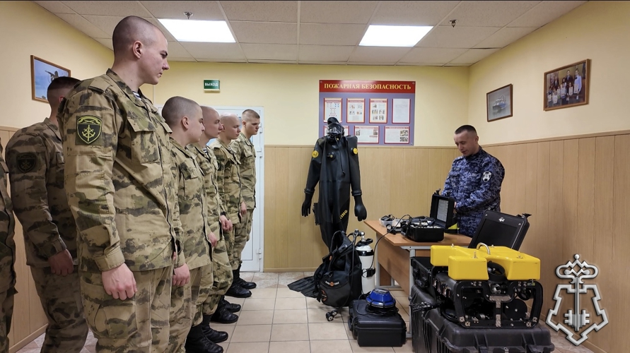 В МУРМАНСКЕ ВОЕННОСЛУЖАЩИЕ ПО ПРИЗЫВУ в МОРСКой ОТРЯД СЗО ВНГ РФ ПОБЫВАЛИ НА ДНЕ ОТКРЫТЫХ ДВЕРЕЙ В ОТДЕЛЕ ВНЕВЕДОМСТВЕННОЙ ОХРАНЫ РОСГВАРДИИ