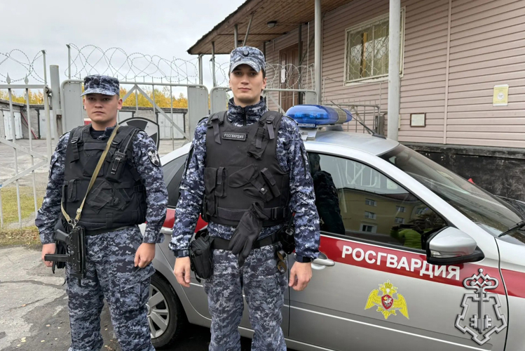 Экипаж Росгвардии в Мончегорске вынес из пожара потерявшего сознание мужчину и спас четырех человек