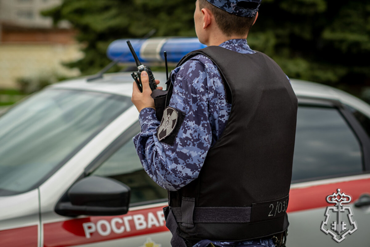 Три сигнала «Тревога» за день: росгвардейцы трижды выезжали в один и тот же торговый центр Мурманска